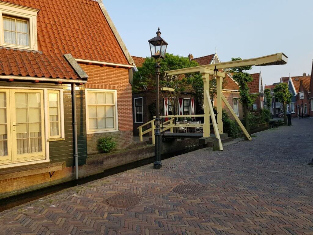 Carte Postale Ancienne – Volendam, Pays-Bas, Noir Et Blanc, Très Bon état
