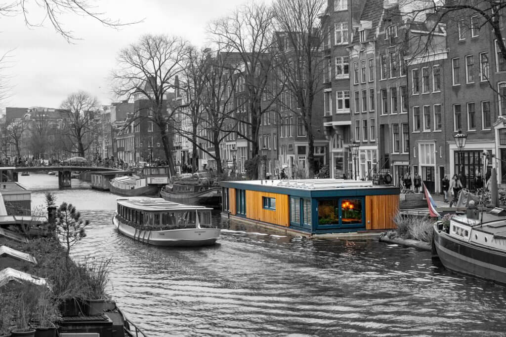 Houseboat accommodations Amsterdam