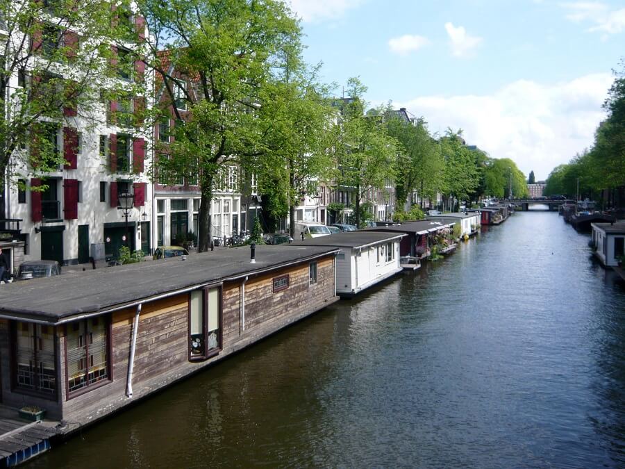 houseboat amsterdam