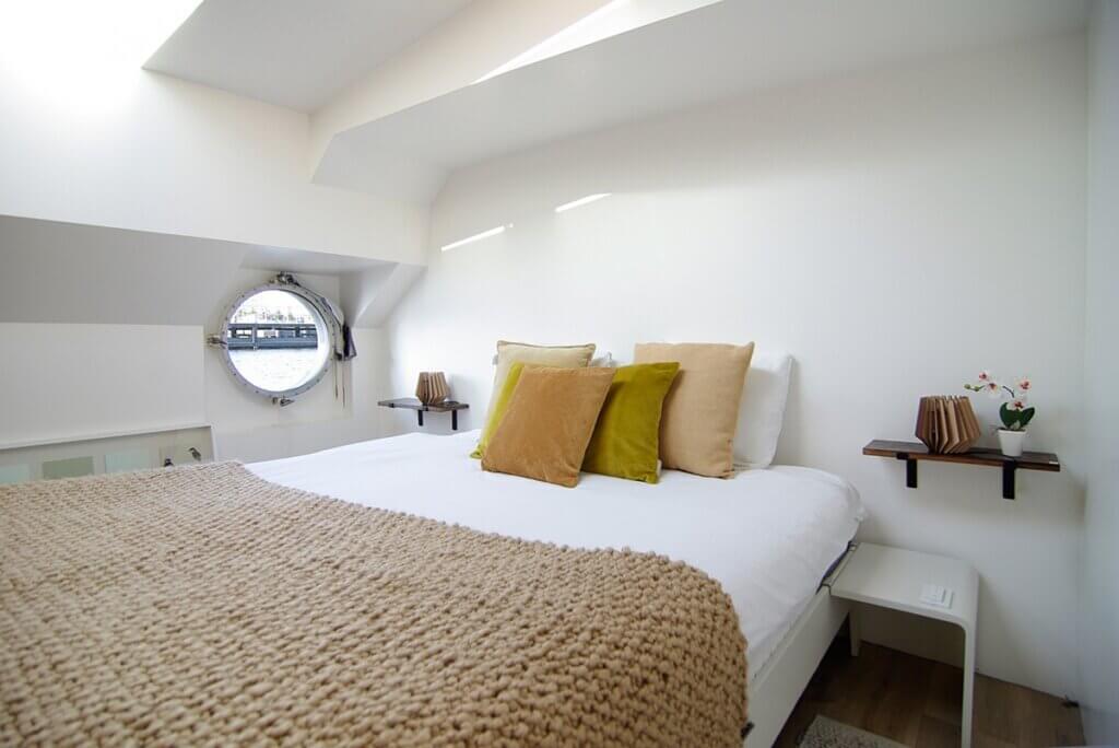 Excelsior ecohouseboat 1