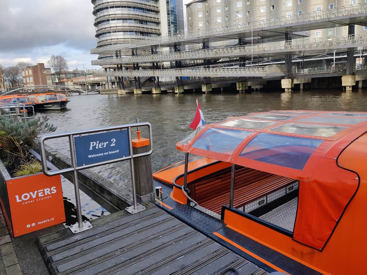 Lovers standard canal cruise boat rear deck