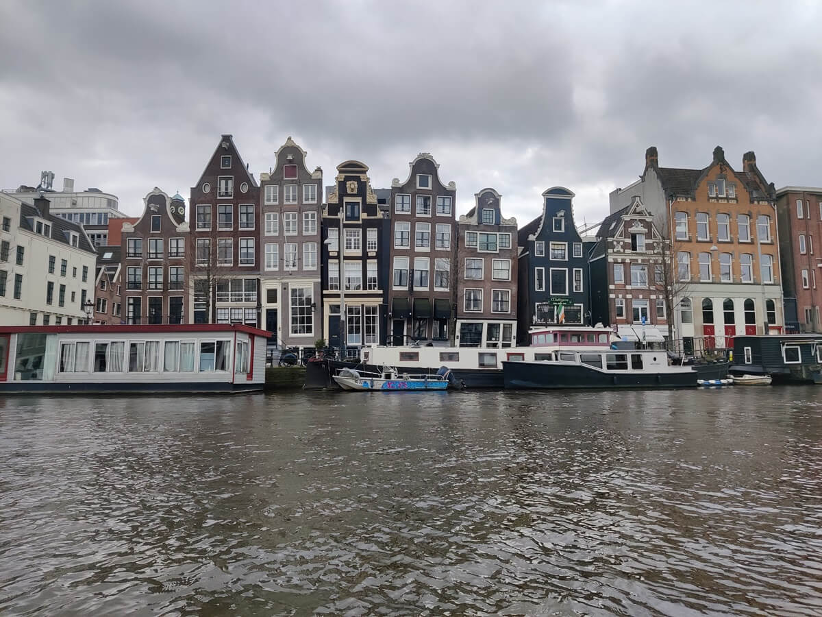 Picture point dancing houses