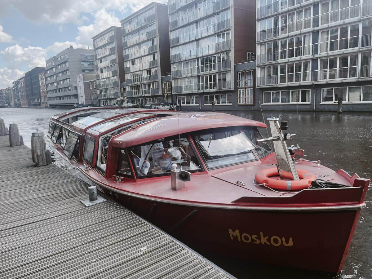 Hop-On Hop-Off Boat Trip Amsterdam Hop-On Hop-Off Boat Trip Amsterdam