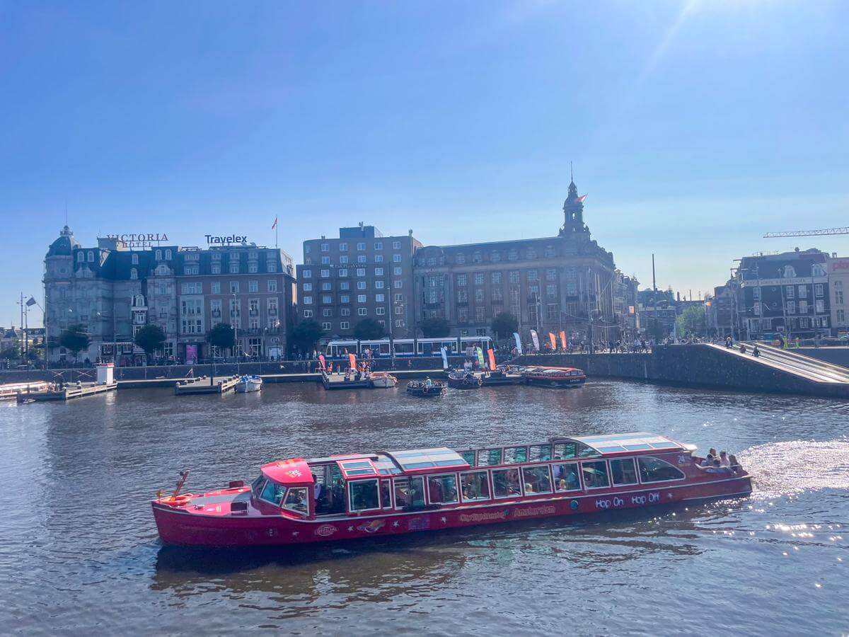 Hop-On Hop-Off boat Amsterdam Hop-On Hop-Off boat Amsterdam