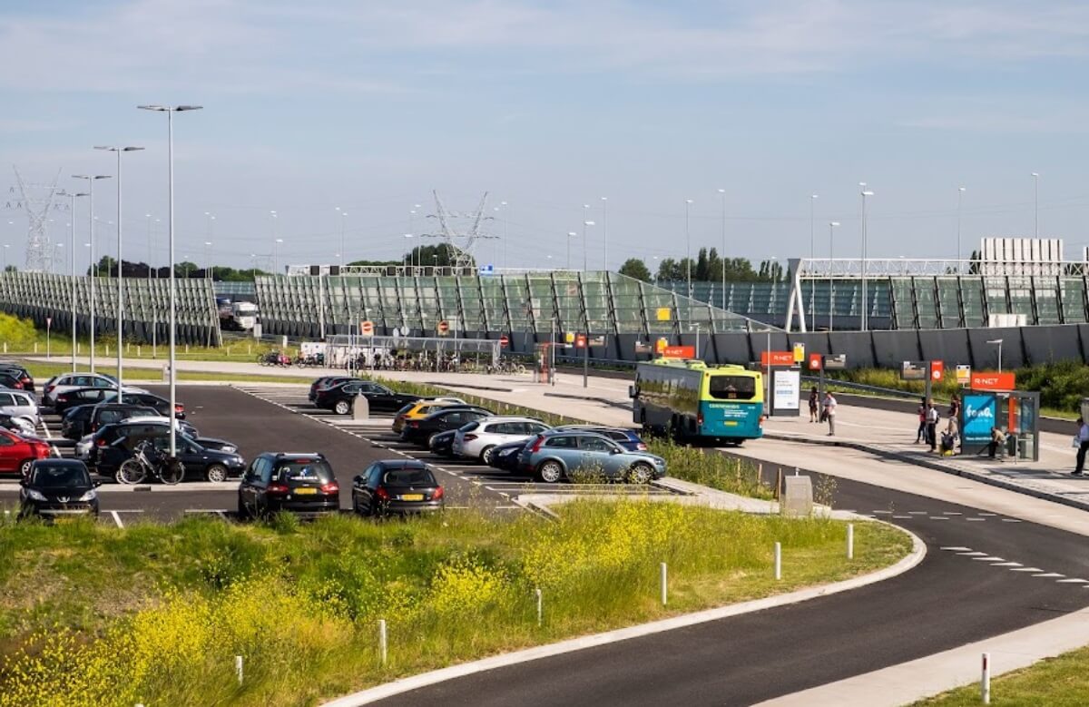P+R parking muiden - free parking near Amsterdam P+R parking muiden - free parking with bus connection to Amsterdam