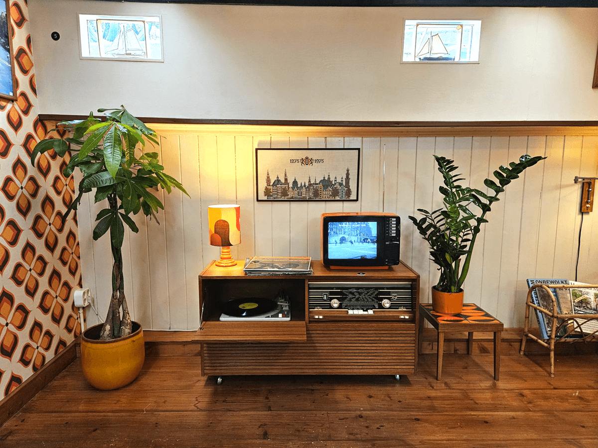 inside the houseboat museum