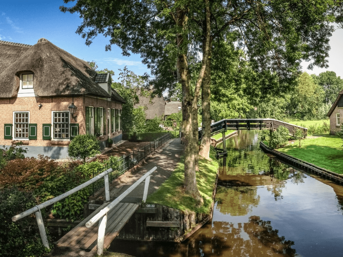Giethoorn boat rental Giethoorn boat rental