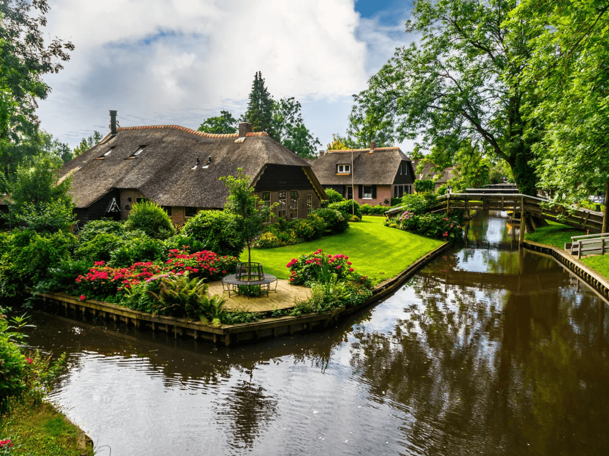 Giethoorn rent a boat Giethoorn rent a boat