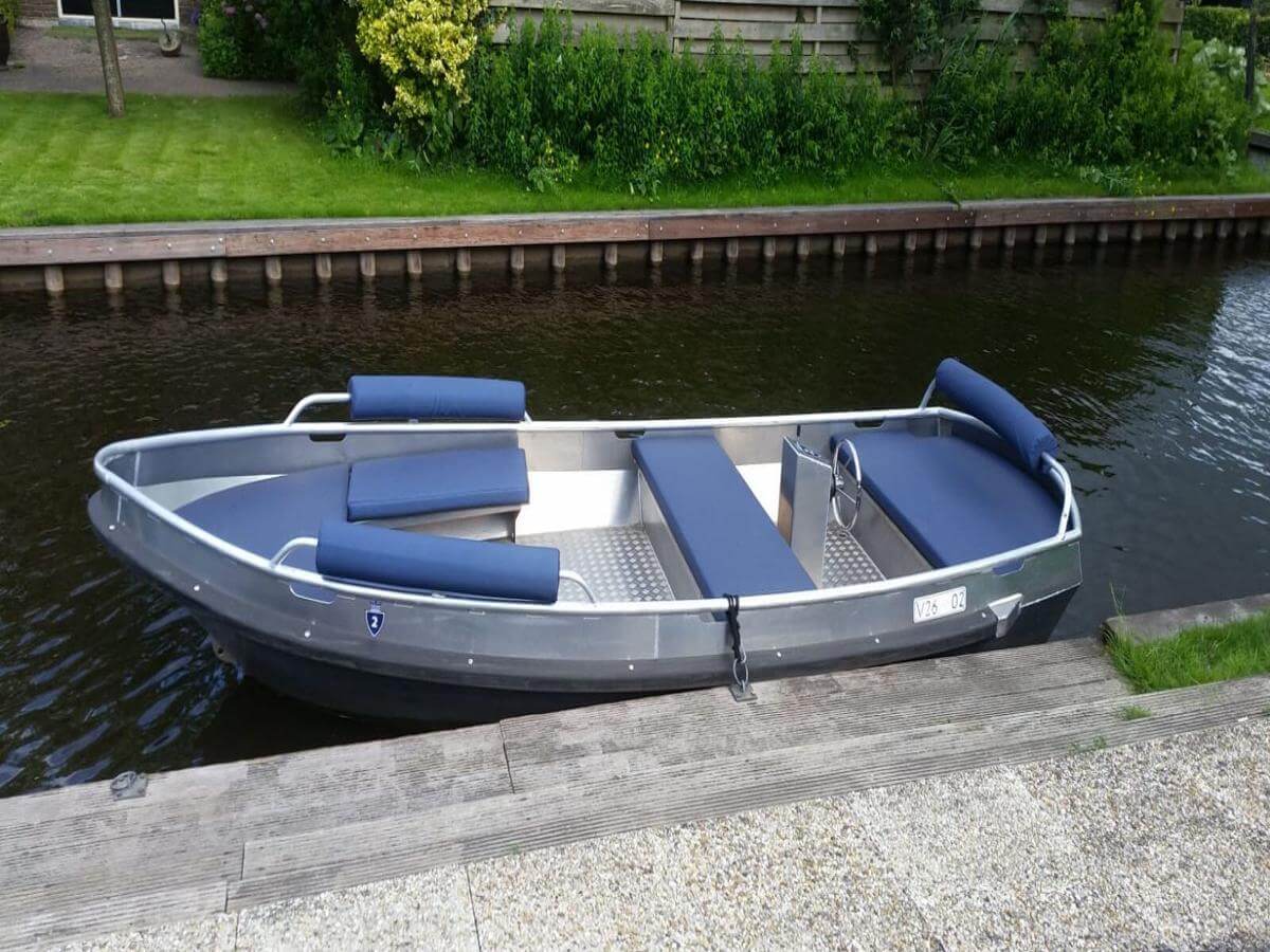 How to rent a boat in Giethoorn Boat rentals in Giethoorn