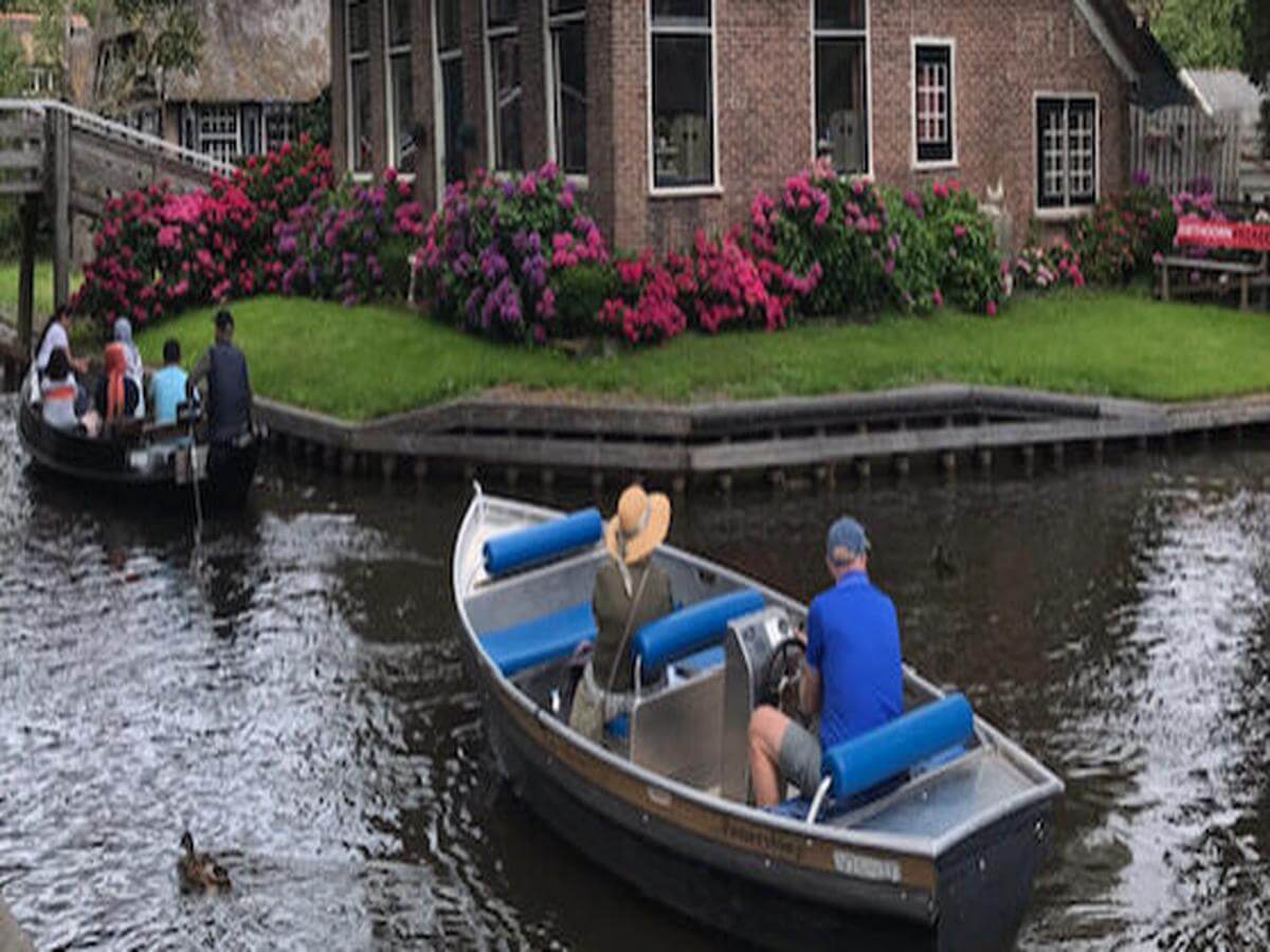 Giethoorn boat rentals