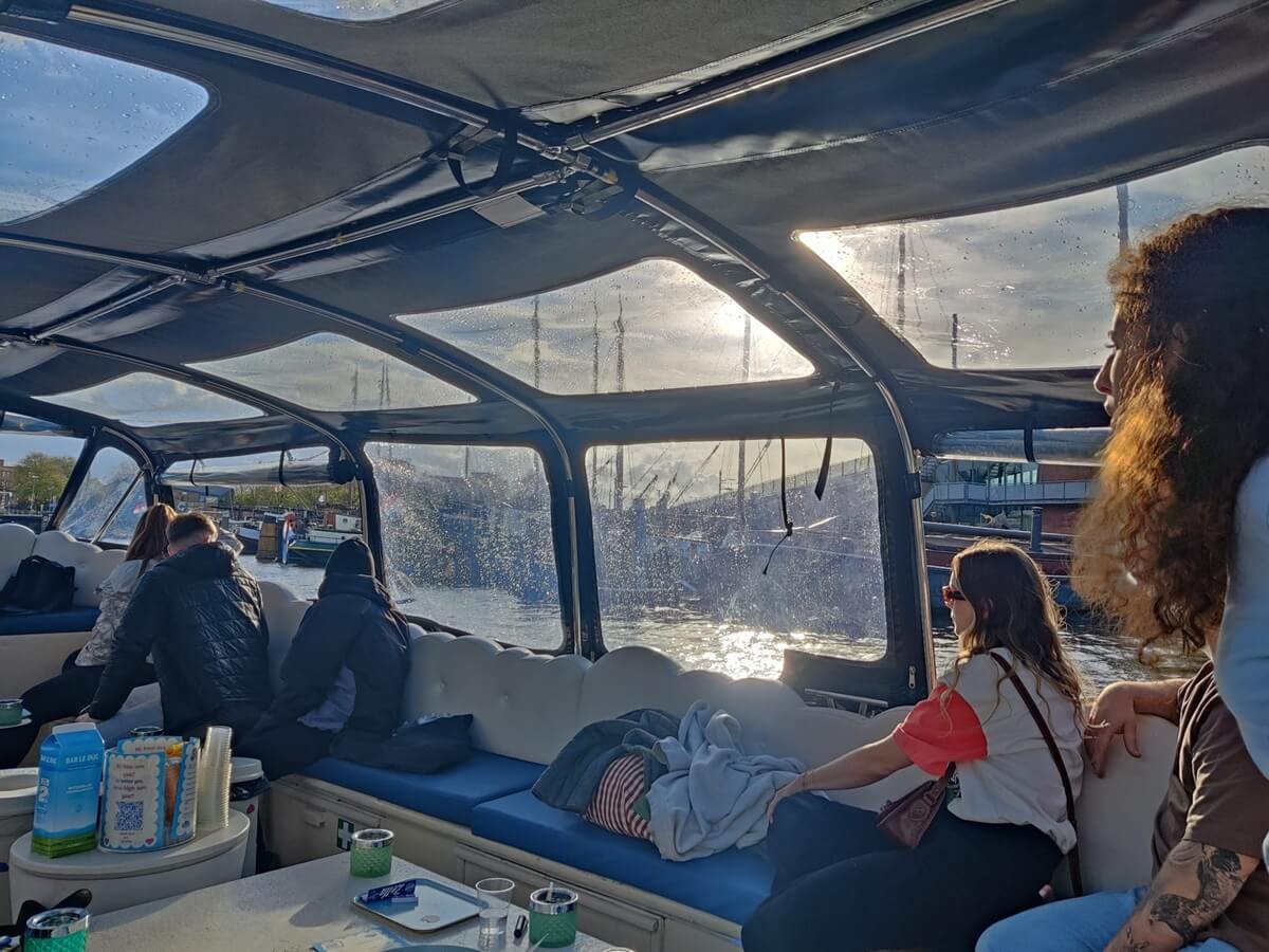 Cloud Boat inside with open cover