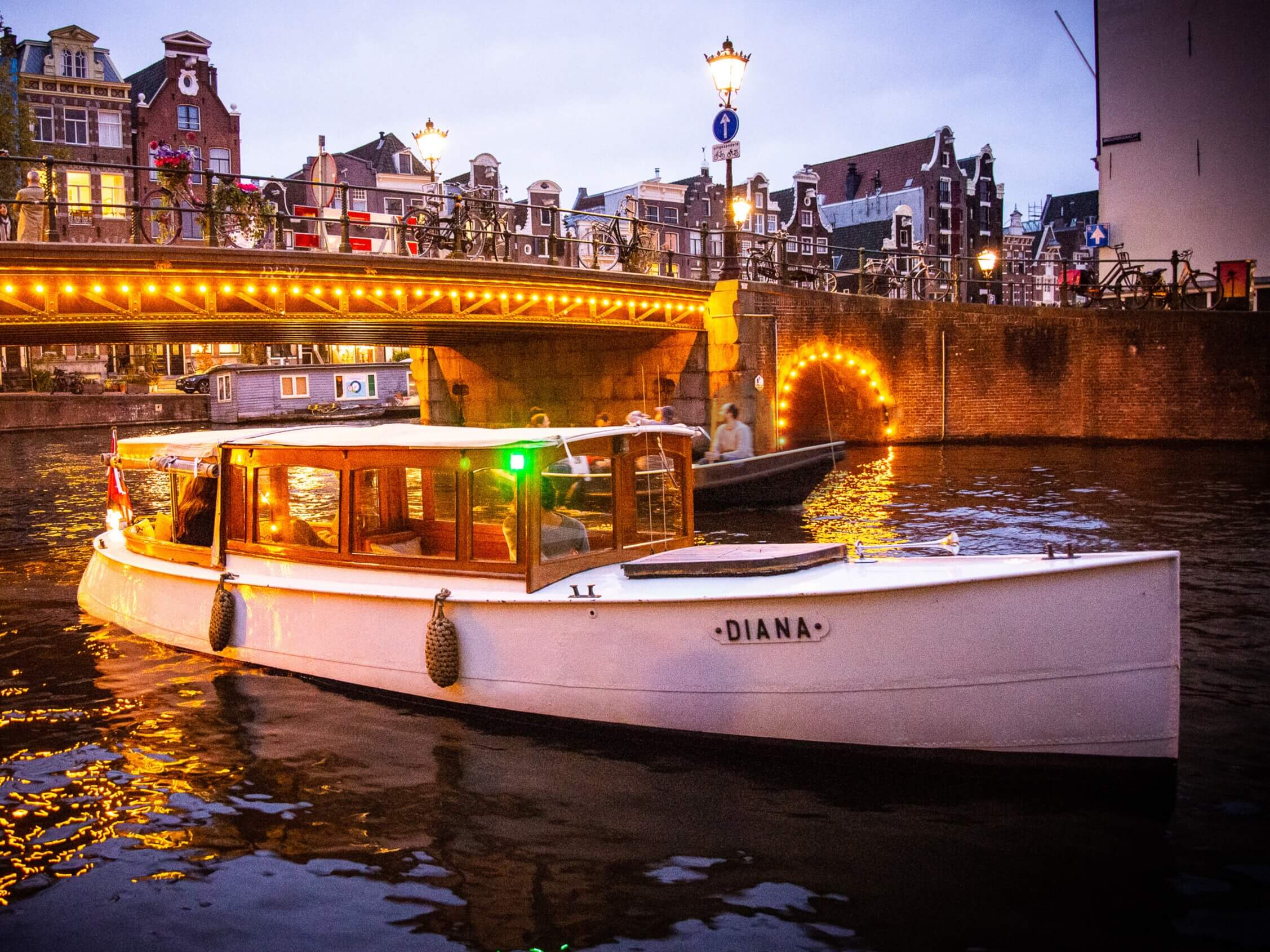 Saloon Boat Diana - Dutch Treats Cruise Saloon Boat Diana - Dutch Treats Cruise