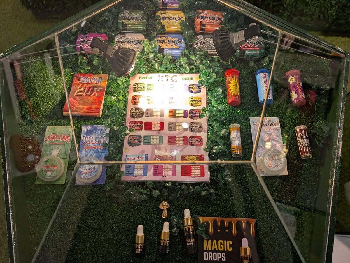 The Magic Mushroom Gallery smartshop - herbal xtc psychedelics and partypills