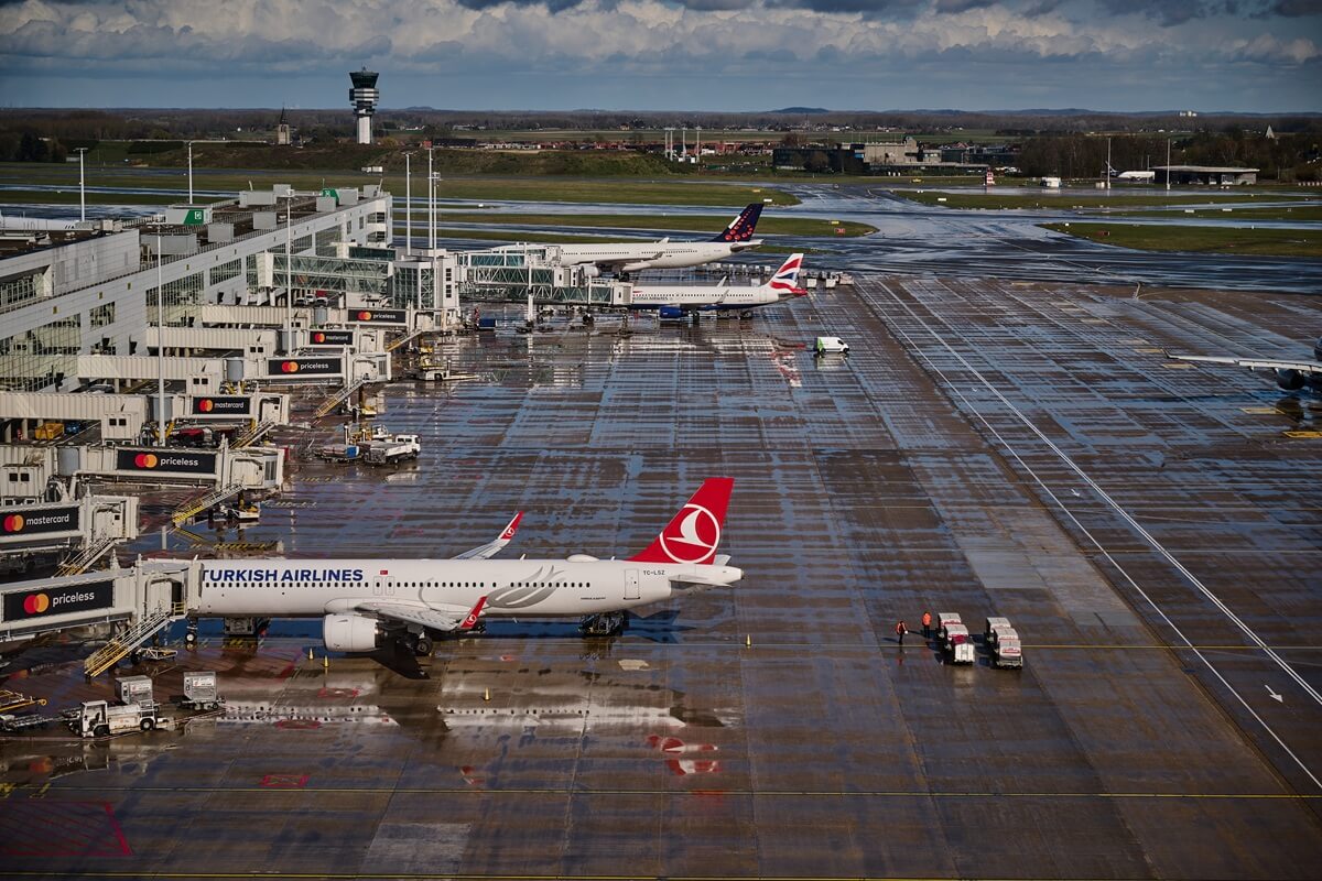 Puertas del aeropuerto de Bruselas - DAVID PLAS PHOTOGRAPHY