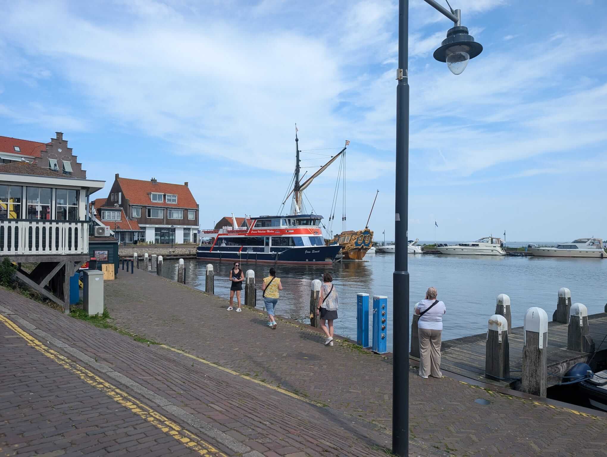 Volendam Marken Express en el puerto de Volendam Volendam Marken Express en el puerto de Volendam